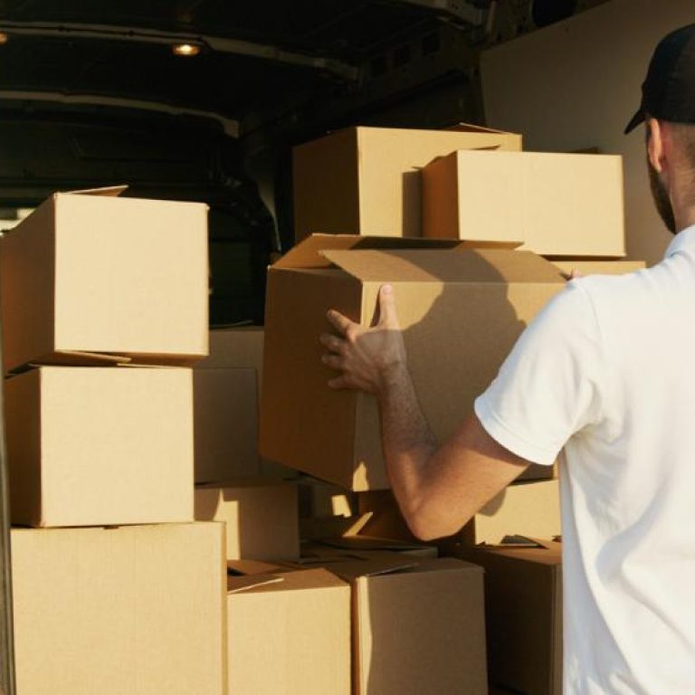 shipping-package-284108a493bd477d85524155ef612622